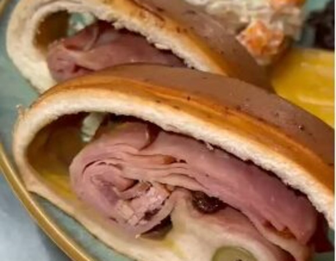 Pepito de jamón con ensalada