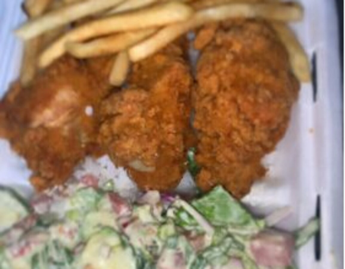 Pollo crocante con papas fritas
